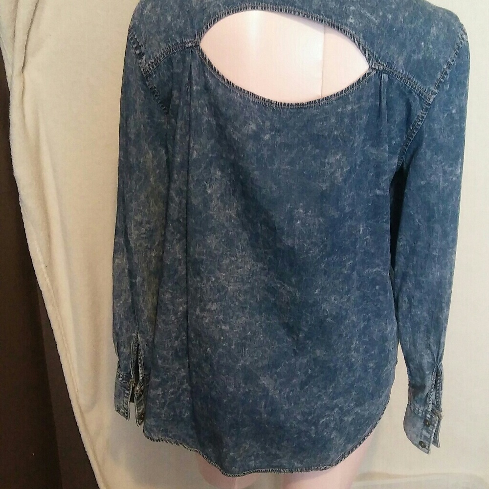 Shirt - Picture 4 of 4